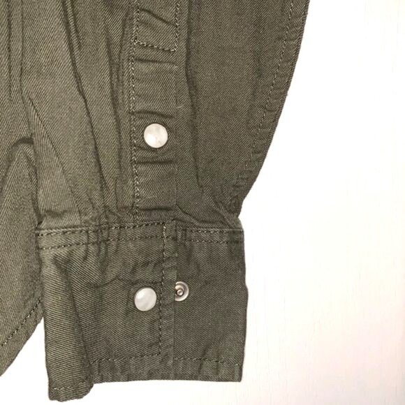 Tractr Olive Green Button-Down Shirt With Fun Patches Rainbow Smiley Face & Cher - Picture 6 of 7